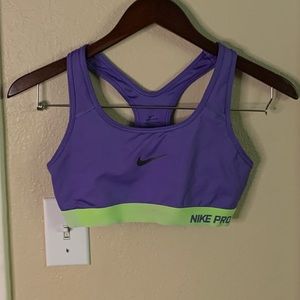 Nike pro sports bra